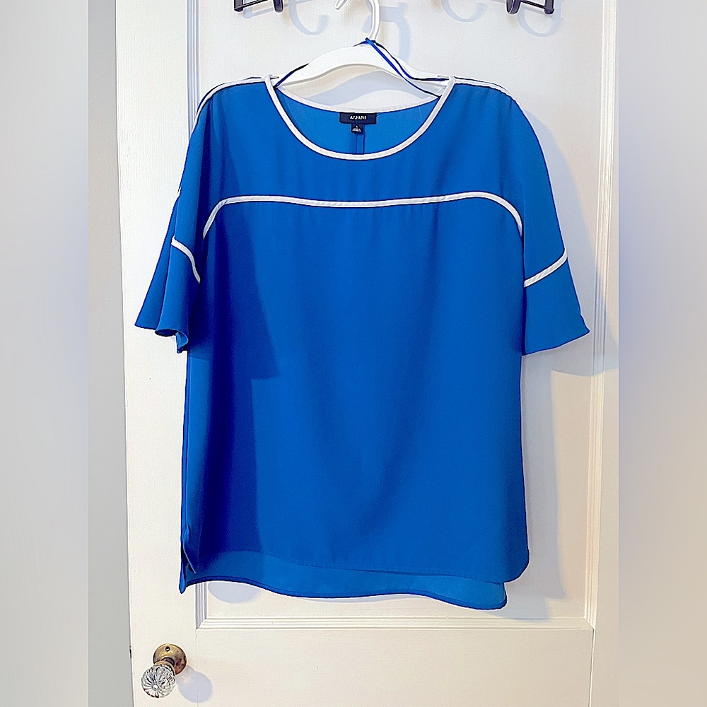 Women’s blue and white crepe short sleeve scoop neck blouse, size L, by Alfani